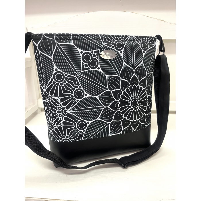 Crossbody - černobílé květy 3